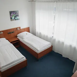 https://kleine-oase-am-airport.dortmundhotels.net